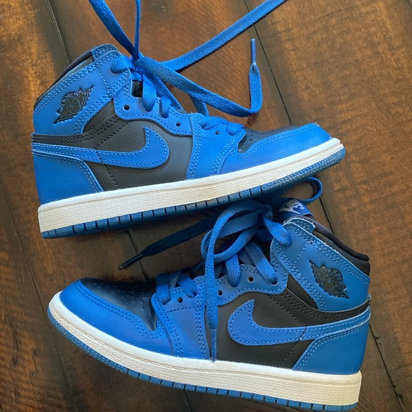 Nearly New High Top OG Retro Air Jordans - Picture 2 of 15